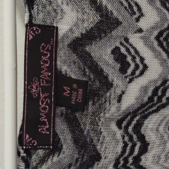 Short sleeve tunic. Almost Famous, like new, size M. - Picture 3 of 3